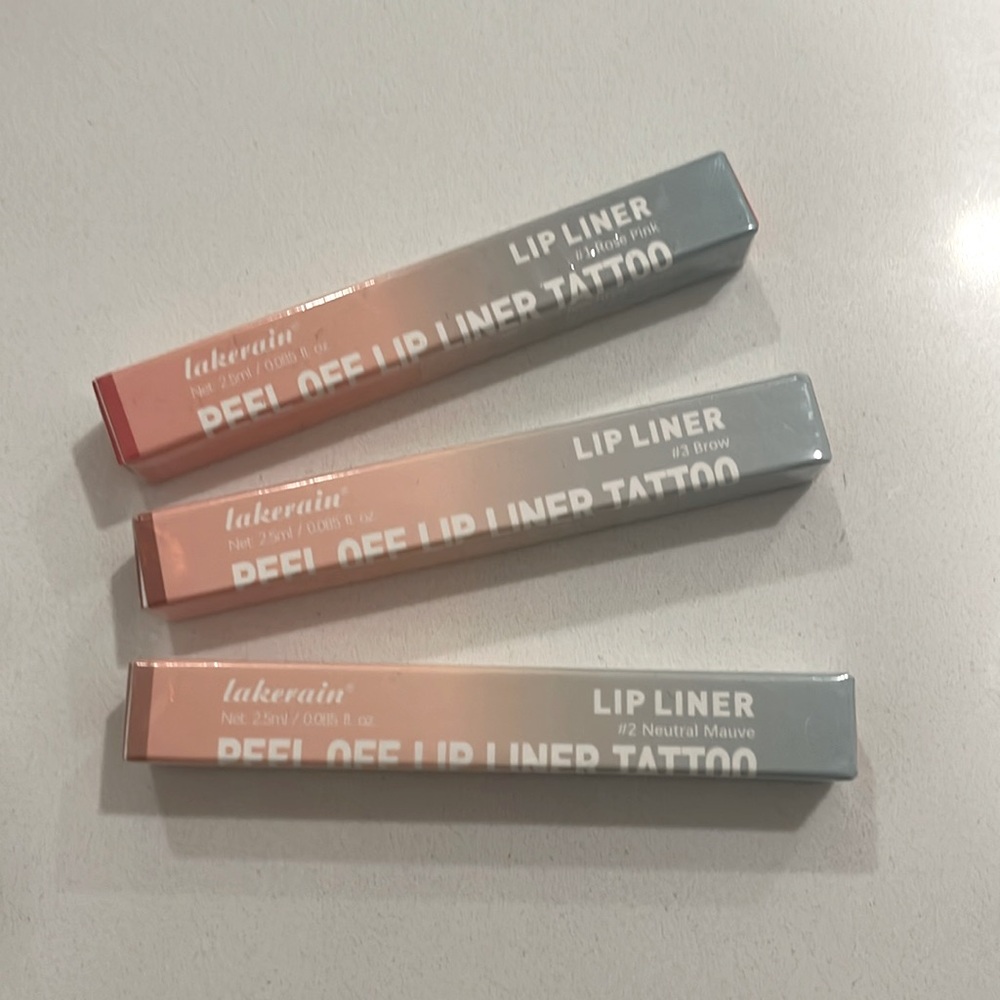 Viral Peel-off lip liner tattoo!